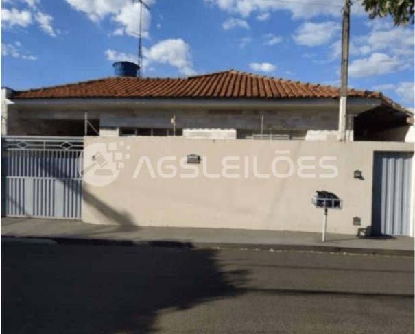 Foto de NUA PROPRIEDADE - Imóvel Residencial com 100,90m² A.C., 120,00m² A.T.