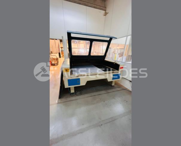 Foto de Bens Diversos - Uma Máquina de Corte a Laser, Marca Aviso