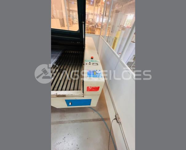 Foto de Bens Diversos - Uma Máquina de Corte a Laser, Marca Aviso