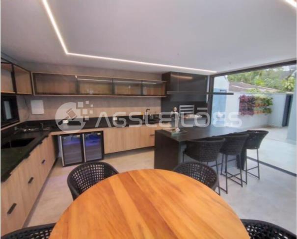Foto de Imóvel Residencial com 338,64m² A.C.