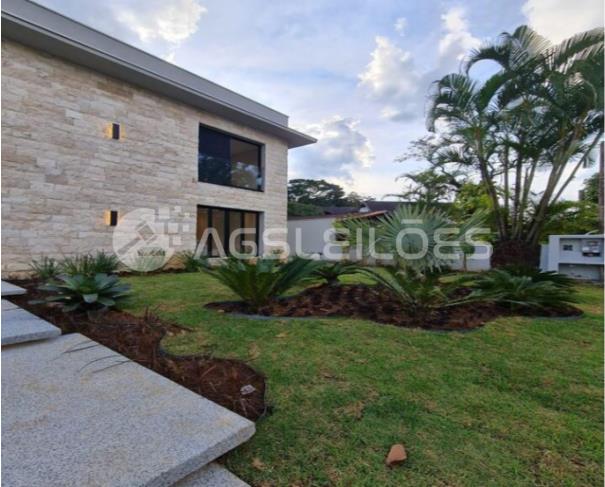 Foto de Imóvel Residencial com 338,64m² A.C.