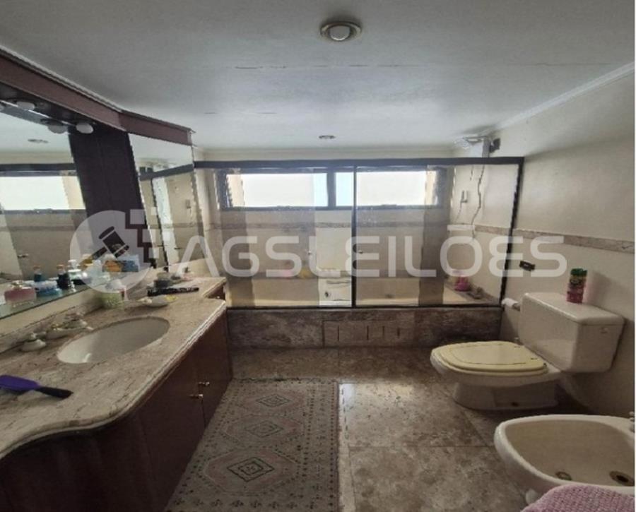 Apartamento com 182,00m² A.U., 375,13m² A.T. e 4 Vagas SÃO PAULO/SP - ÁGUA FRIA - APTO. 182,00m² A.U., 375,13m² A.T, localizado em São Paulo - SP